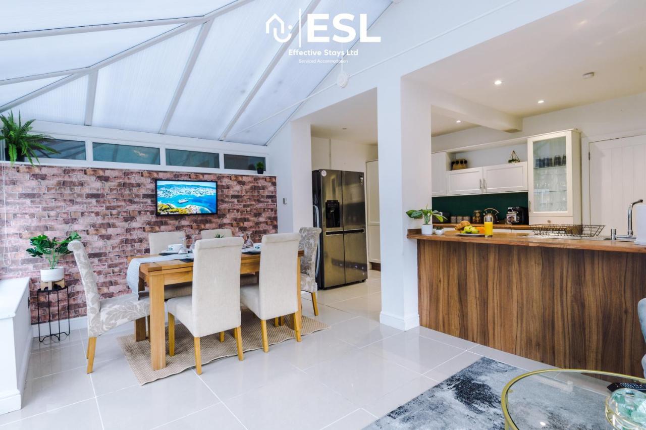 Open Plan - 3 Bedroom House - Garden And Outdoor Seating - Driveway Parking - Short Drive To City Centre Saughall Экстерьер фото